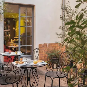 Otel Le Petit, Paris
