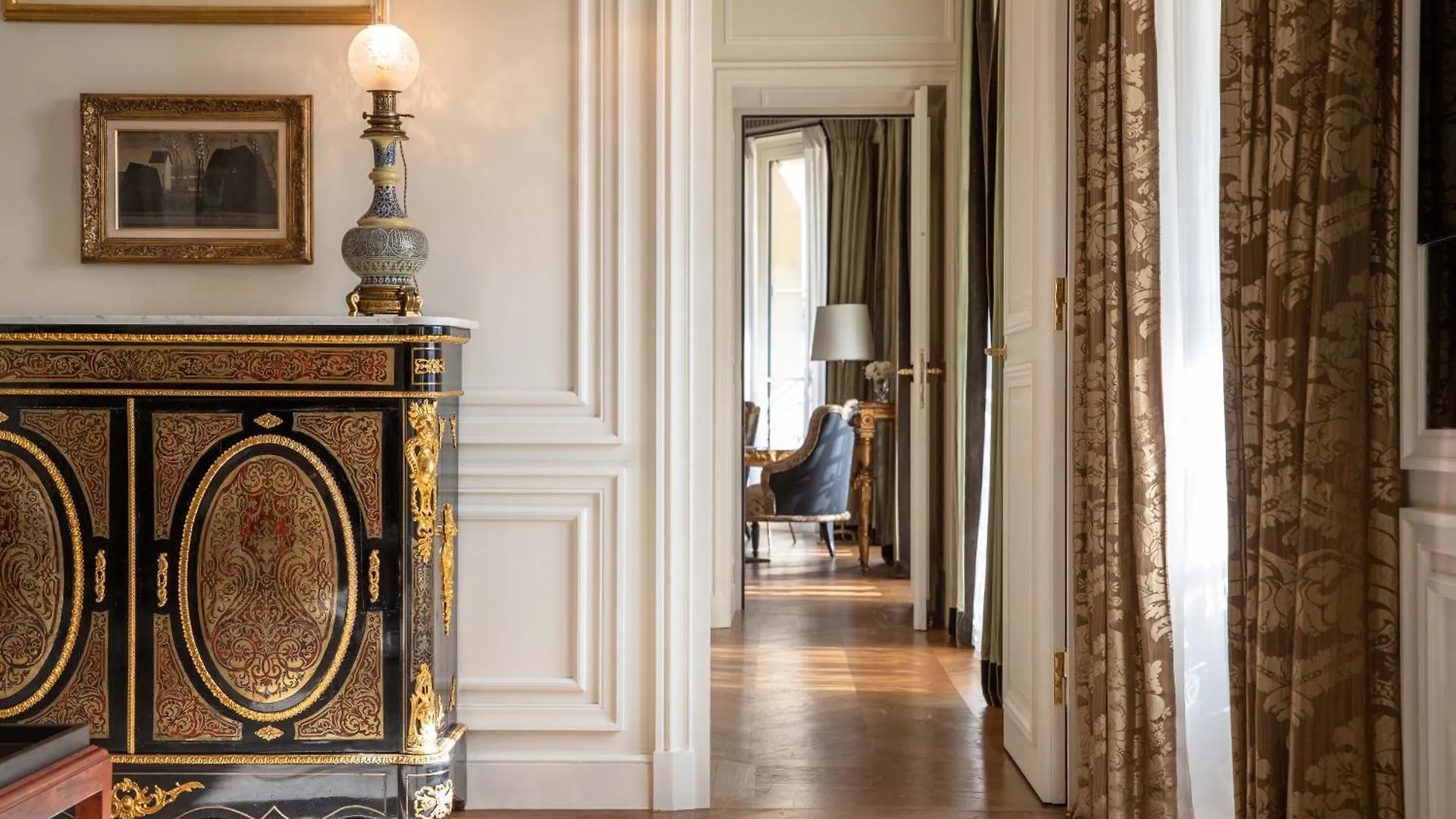 La Reserve Paris Hotel & Spa 5*,
