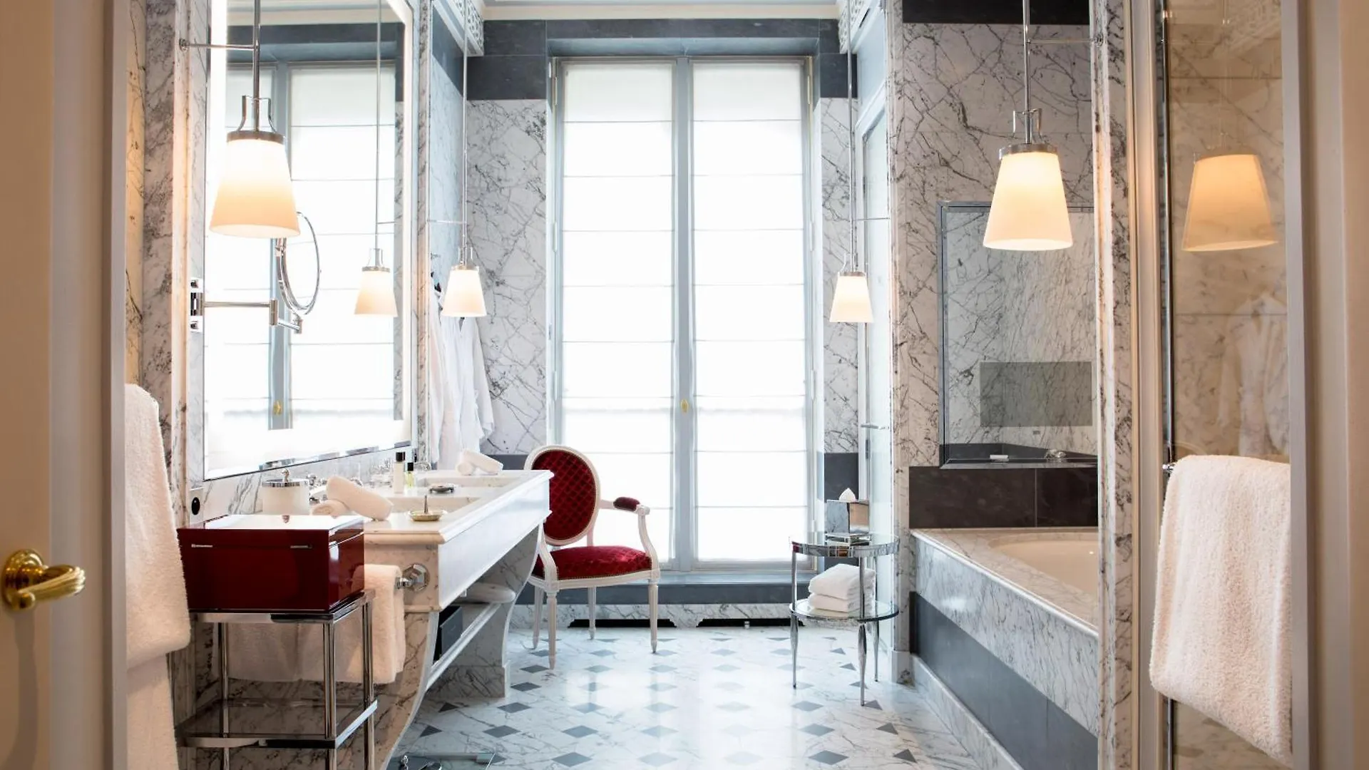 *****  La Reserve Paris Hotel & Spa Frankrike