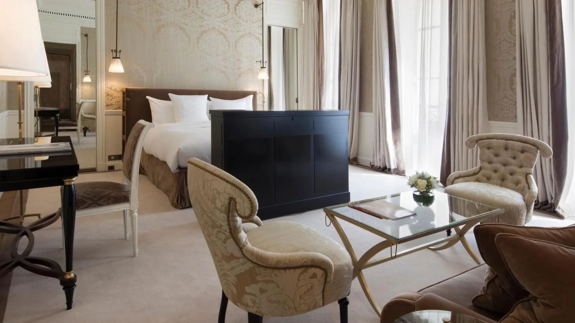 La Reserve Paris Hotel & Spa